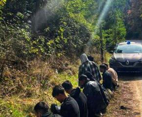 Задържани 10 чужди граждани без документи край Пасарел