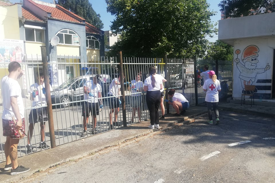 Първата доброволческа инициатива на младежите от Български младежки Червен кръст - Ямбол за вдъхване на нов живот на велоплощадката в к-с „Хале“ вече е...