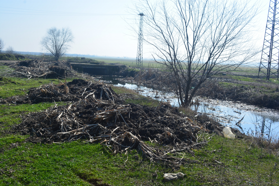 По искане на областния управител на област Ямбол Димитър Иванов, „Напоителни системи“ ЕАД клон Сливен, започнаха почистване на напоителния канал, преминаващ...