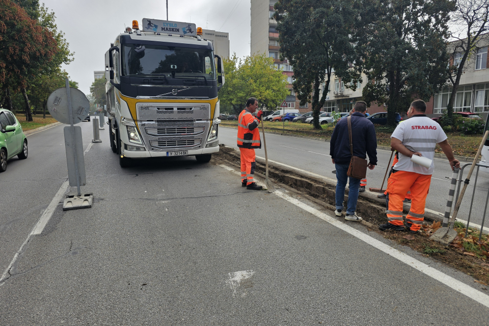 В Ямбол започна подготовката за изграждането на ново кръстовище с кръгово движение, което ще се намира на пресечката между булевард „Димитър Благоев“ и...