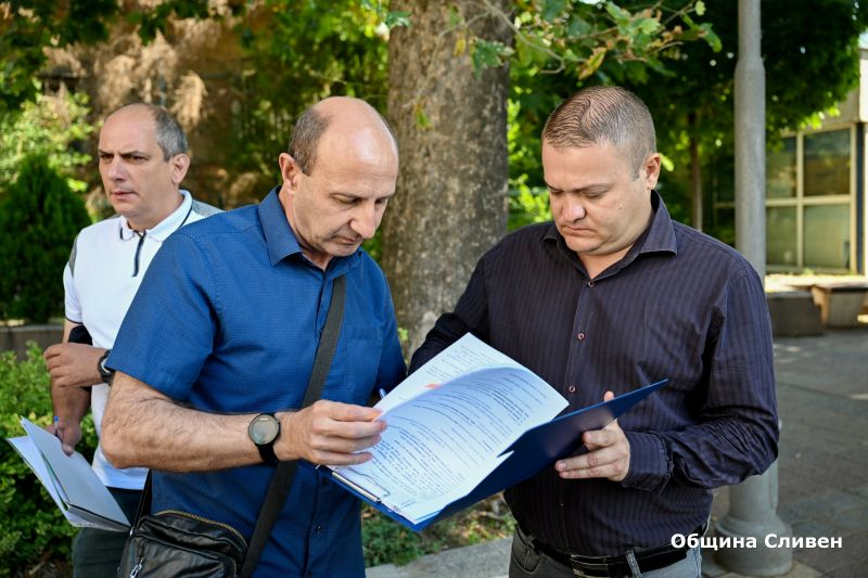 От днес започна работата по подмяна и подобряване на осветлението на 11 основни булеварда в град Сливен. Съществуващите осветителни тела ще бъдат демонтирани....
