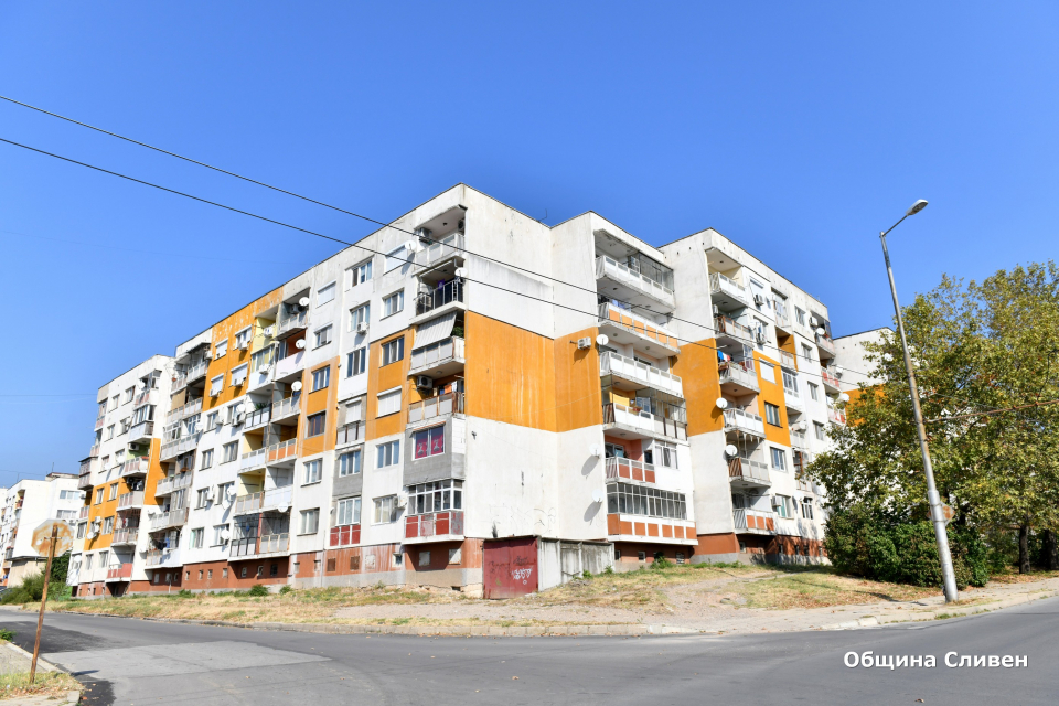 Община Сливен продължава изпълнението на Националната програма за енергийна ефективност на многофамилни жилищни сгради. Днес официално започна санирането...