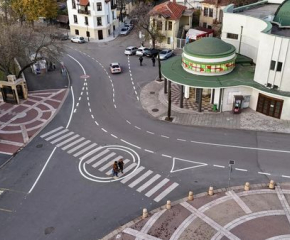 Започна въвеждането на нова организация на движението около Градския парк в Ямбол за по-голяма сигурност на пешеходците