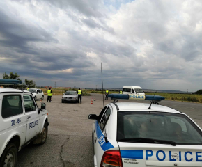 Започва мащабна полицейска акция: Проверяват товарни автомобили и автобуси