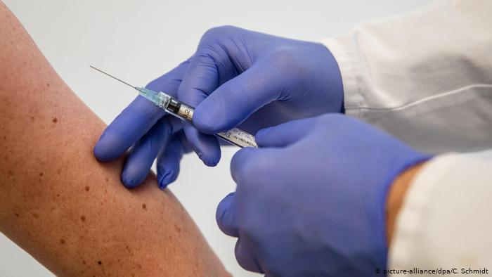 В Сливенска област също започна поставянето на втора доза от ваксината срещу Covid-19. До края на седмицата там трябва да бъдат реимунизирани 100 медици,...