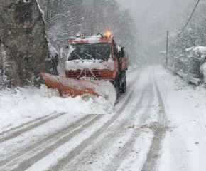Заради снеговалеж: Ограничават движението през Котленския проход за автомобили над 12 тона 