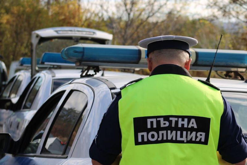 Видимо полицейско присъствие ще има още от утре и в петък, както и в понеделник, по магистрали, пътни възли, рисковите пътища. През четирите почивни дни...