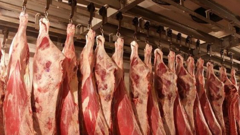 Затварят голяма кланица в Кърджали заради 32 тона агнешко месо с неясен произход. Агенцията по храните и Министерството на земеделието, в съвместна акция...