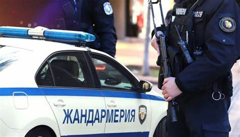 Сили на Жандармерията ще се включат в опазването на обществения ред в предстоящия туристически сезон, съобщиха от МВР.
Служители на Зоналните жандармерийски...