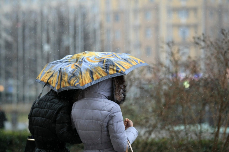 Жълт код за значителни валежи от дъжд е обявен за днес в 19 области в Югоизточна България. А в областите Кърджали, Хасково, Ямбол, Шумен и по Черноморието...