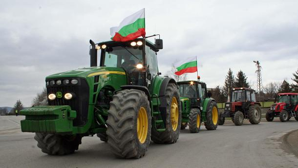 Зърнопроизводители от България и Румъния ще блокират ГКПП-Йовково край добруджанското село Кардам днес. Това съобщи Радостина Жекова, председател на Добруджанския...