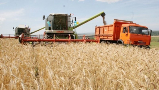 Зърнопроизводители от цялата страна излизат на протест срещу безконтролния внос на зърно от Украйна. Шествията със земеделска техника ще се проведат на...
