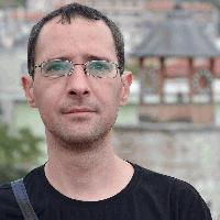 РАЗМИСЛИ ЗА ПОЛИЦАЯТ СЪС СКЪСАНИТЕ КУБИНКИ